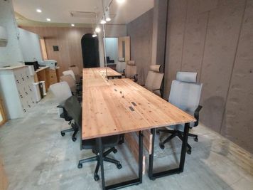 Coworking　Cafe　C_ing（シーング） 個室Bの室内の写真