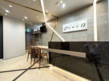 HAIR SALON RUNSO shinjuku レンタルヘアサロンの入口の写真