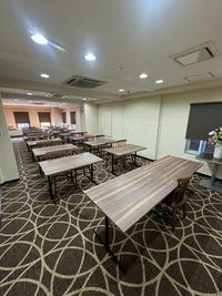 ④スクール形式（奥扉側から） - ホテルサンプラザ堺本館 イベントスペース「KŌJU（宏樹）」の室内の写真