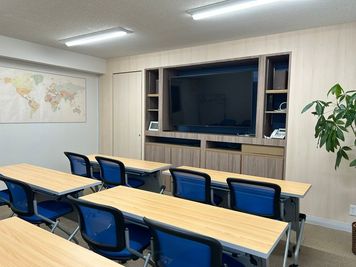 【博多駅7分/12名】70型液晶モニター/Wi-Fi/ホワイトボード/個室会議室 - シフト会議室