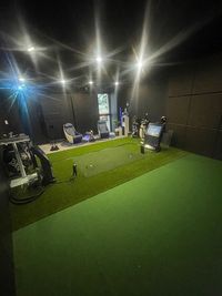 【左スクリーンからの光景】 - CLUBHOUSE 72 × GOLFZON 大型プロジェクター完備◎インドアゴルフ機器◎誕生日会や上映会も◎の室内の写真