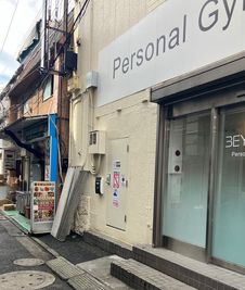 関係者立ち入り禁止のドアから入室下さい｡ - レンタルスタジオ  F-Days レンタルスペースの外観の写真