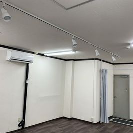 スタジオ入り口（室内） - 青砥ダンススタジオWell ダンスができるレンタルスタジオの室内の写真