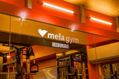 mela gym（メラジム）池袋店の室内の写真