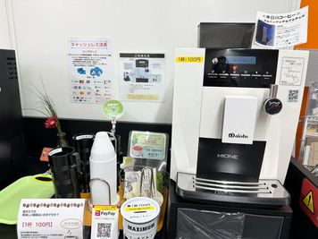 挽きたてコーヒー1杯100円（夏季限定でアイスコーヒーもご用意しております） - katanaオフィス淀屋橋 katanaオフィス淀屋橋　フリースペース（ドロップイン）の室内の写真