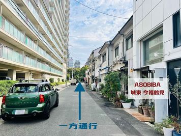 スペース前は広々とした一方通行道路なので、荷物の積み下ろしラクラク🎵 - ASOBIBA 城東 今福鶴見 城東区一軒家⭐️ASOBIBA今福鶴見の外観の写真