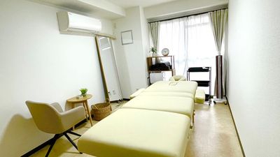 調光ライトで好みに合わせて空間をアレンジ - レンタルサロンRelier (ルリエ) 大阪四ツ橋 【四ツ橋徒歩4分！】備品全て無料◎レンタルサロンルリエ🌱の室内の写真