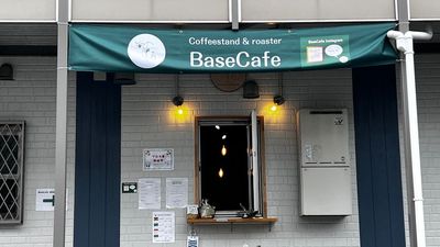 併設のコーヒースタンドがあります - Base Bettaku コミュニティ＆コワーキングスペース（全館利用）の外観の写真