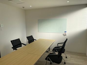 いいオフィス明石 AreaDrive-貸会議室,レンタルスペース 【明石駅徒歩３分】ROOM３の室内の写真