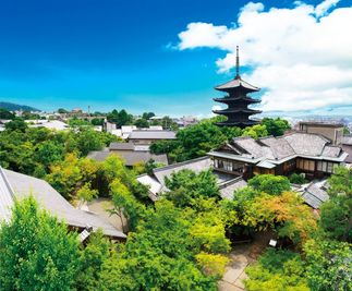 １５００坪の広大な敷地からは、東山のシンボル八坂の塔も望めます - THE SODOH HIGASHIYAMA KYOTO イベント会場・宴会場・展示スペースの外観の写真