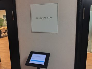 施設入口 - GOLDWARE PARK 貸会議室　時間貸しの入口の写真