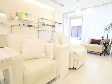 ガラス張りで明るい路面店！入りやすい多目的利用可能性サロン - nail salon Rocio