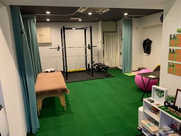 CLOVER Conditioning Studio プライベートトレーニングジムの室内の写真