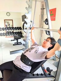 スミスマシンで安全にトレーニング - レンタルジム　All Day Gym 桜新町店 個室レンタルジム　All Day Gym世田谷 桜新町店の室内の写真