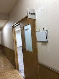 コインスペースくさつ平和堂店 会議室2（12名まで利用可能）の室内の写真