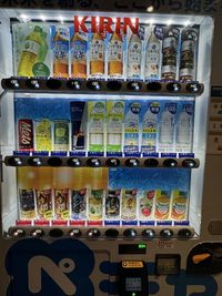 共用部分にお求めやすい自販機がございます - 赤坂・溜池山王の貸スペース　ペチャクチャ 【港区・赤坂】溜池山王駅徒歩3分！カフェスタイル会議室Room1の設備の写真