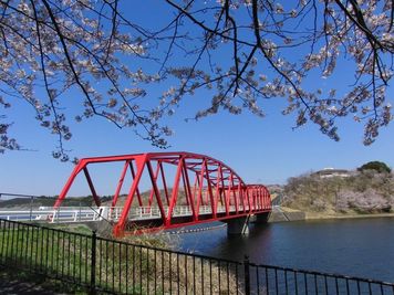 近くに湖もあります！ - 長柄町の隠れ家スタジオ｜ポートレート・配信・サロン 湖近く！撮影から配信まで｜上質なラグジュアリースペースの室内の写真