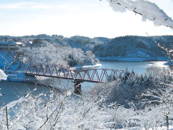 近くに湖もあります！ - 長柄町の隠れ家スタジオ｜ポートレート・配信・サロン 湖近く！撮影から配信まで｜上質なラグジュアリースペースの室内の写真