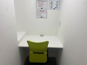 【上野駅前】1名個室💺412号室 🌟電源⚡Wi-Fi🛜 モニター🖥️WEB会議☎️面接🖋充電器有📱トイレ綺麗💕 - THE BLOOM UENO (ザ・ブルーム上野)