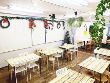 30名収容室内でクリスマスパーテイー🎉 - ROUGHLABO TECH扇町 【ROUGH LABO TECH扇町】イベントスペースの室内の写真