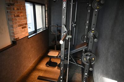 スミスマシン - SMALL　BOX　GYM 無人２４時間　個室ジムの室内の写真