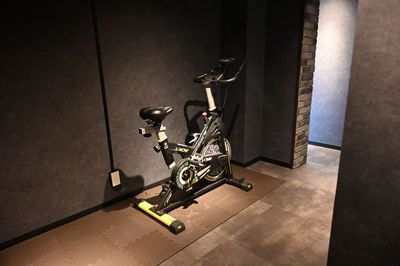 エアロバイク - SMALL　BOX　GYM 無人２４時間　個室ジムの設備の写真