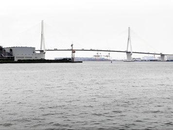 工業地帯の雰囲気ある海風景 - 東横INN横浜鶴見駅東口 エコノミーダブルのその他の写真