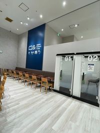 MIRAIYA Bookmark Lounge 津田沼店 オープン席１の室内の写真