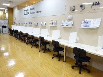 MIRAIYA Bookmark Lounge 南砂店 テーブル席２２の室内の写真