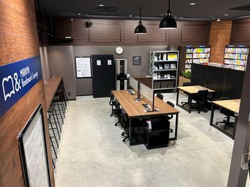 未来屋書店のコワーキングスペース！読書、仕事、勉強に最適。Wi-Fi・フリードリンク完備‼店内の本も3冊まで持ち込み可能‼📕 - 未来屋書店　旭川駅前店