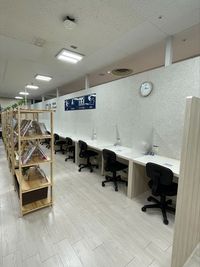 MIRAIYA Bookmark Lounge 古川橋駅前店 しきりのある席３の室内の写真