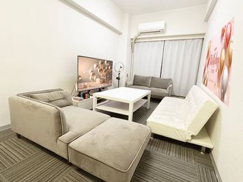 【高田馬場2分駅近】NEW OPEN✨白基調ばえるお部屋🏠人気ゲーム🎮女子会🍾大型TV・プロジェクター・FireTV - レンタルスペース高田馬場ルームルームC