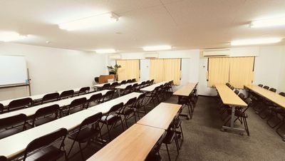 淀屋橋セミナーセンター 【最大55名(54席＋演台)70㎡】55人貸会議室3階308号室の室内の写真