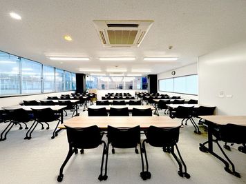 背面からの風景、業務用エアコンあり - Good Space会議室　神田鉄鋼 商業ビルワンフロア貸切｜会議・イベントスペースの室内の写真