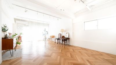 【商用撮影プラン】【saut studio🪑🌿】 -南青山アドレス、窓から自然光が注ぐ、シンプルなスタジオです- - saut studio