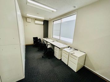 JK Room 潮見 多目的セミナールーム 天吊りプロジェクターあり、大規模多目的セミナールームの室内の写真