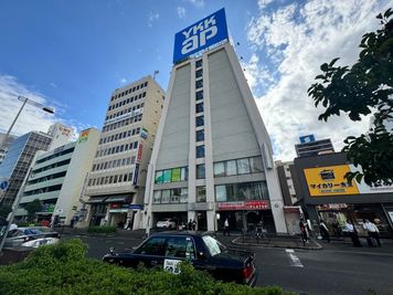 新大阪駅 東改札を出て＜東口＞から10秒の好立地！ - レンタルスペース「シェアポケ新大阪駅東口」の外観の写真