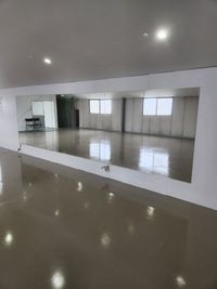 2階には鏡貼りスペースあります。
ダンスやヨガなどに - AnotherStage(アナザーステージ) ANOTHER  STAGEの室内の写真