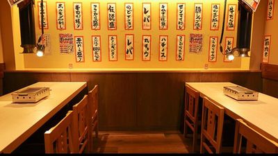 ６名席２卓 - 焼肉ここから天神橋店です 焼肉ここから天神橋店（営業時間外を使用）の室内の写真