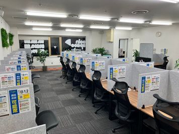 1名様用のウェブ会議・作業用スペース（通話・会話可能） - コインスペース本厚木店