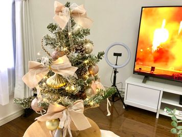 🎄高さ５０㎝程のツリー
小ぶりでテーブルの上に置いての撮影もOK♡ - レンタルスペース【ハープRoom】 ハープRoomの室内の写真