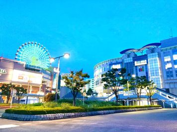 駅前ロータリー（夜）
店舗から見た景色です - パンテサロン【横浜センター北駅前】🎹ピアノ📶WIFI 【ナイトパック一人利用限定】防音室Ｂ【駅前】🎵ピアノ《承認制の外観の写真