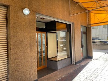 村上ビル入口 - 村上ビル JR福山駅東口より徒歩８分！　村上ビル会議室の入口の写真