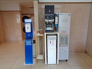 製氷機・コーヒーサーバー・ウォーターサーバー - 東横INN岡山駅西口広場 エコノミーダブルの設備の写真