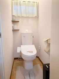 個室トイレ完備(男女共用) - 北千住レンタルサロン　イレミアの室内の写真