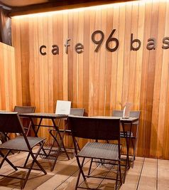 ナチュラルテイストのCafeスペース
イベント会場としてもおすすめです - パーティスペース・レンタルキッチン　cafe96base　八尾 パーティスペース・レンタルキッチン　cafe96baseの室内の写真