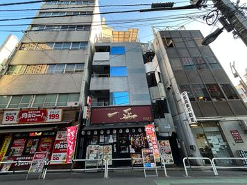 神田小川町太田屋ビルは真ん中です。 - 神保町お茶の水ウィルシャー・プレイス🍀神田小川町太田屋ビル✨ 神保町お茶の水ウィルシャー・プレイス🍀✨神田小川町太田屋ビル✨の外観の写真