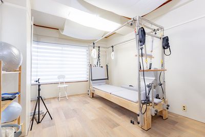 Pilates studio ata NIPPORI マシンピラティス個室スタジオの室内の写真