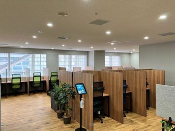 1名様用のWEB通話・会話可能席 - コインスペース大阪ベイタワー店