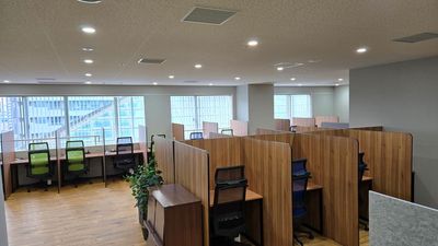 コインスペース大阪ベイタワー店 1人用席（通話・会話OK）の室内の写真